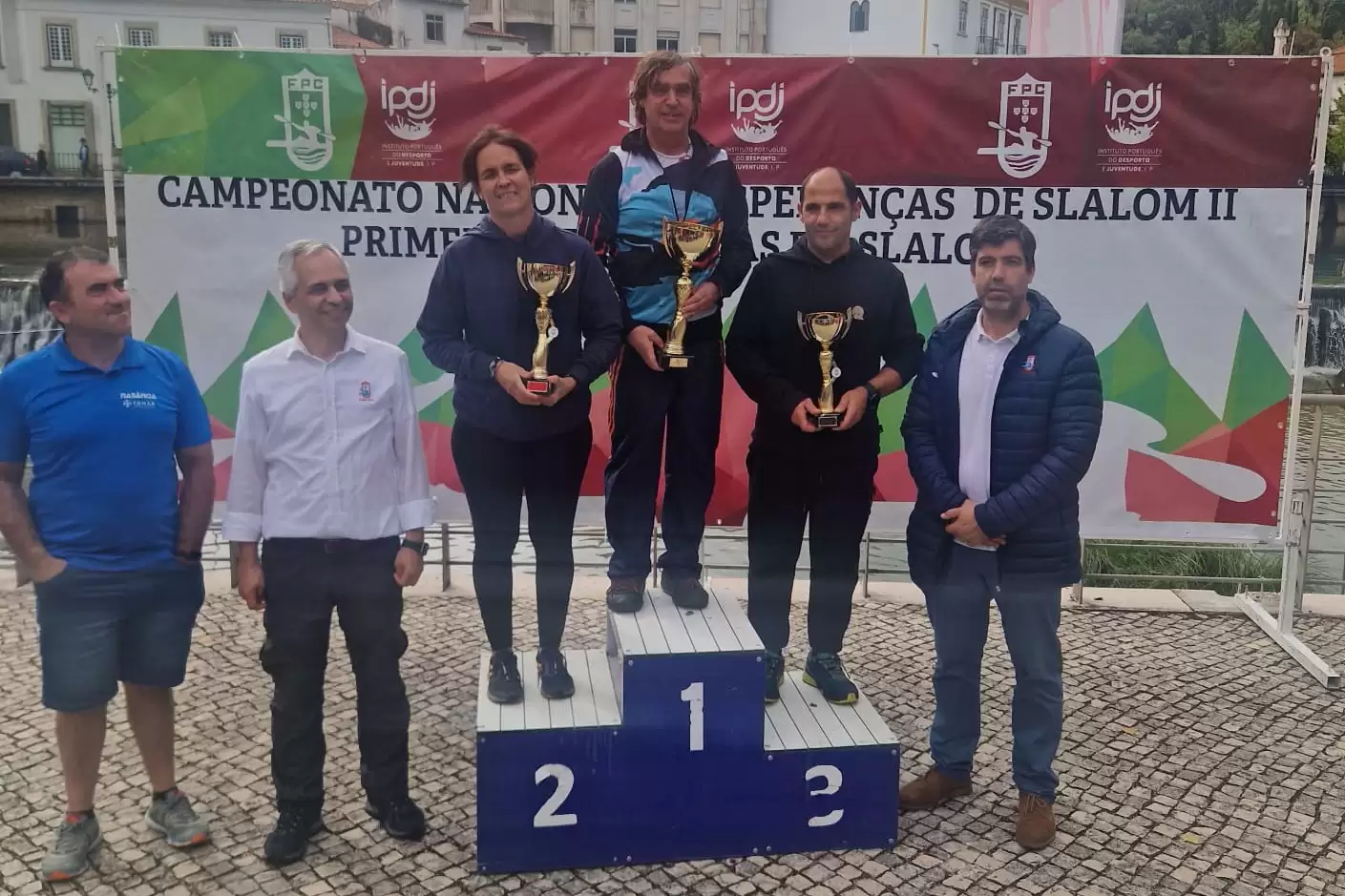 CLUBE NÁUTICO BARQUINHENSE BRILHA EM TOMAR